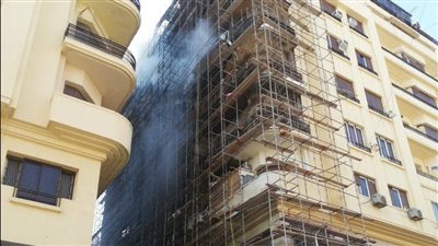 3 سيارات إطفاء تنجح في إخماد حريق شقة سكنية بوسط القاهرة 