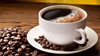 فوائد وأضرار شرب القهوة.. وهل إضافة السكر لها يزيد أضرارها؟