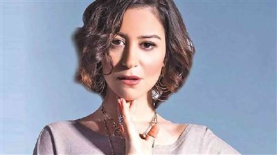 الحبس شهر لممرضتين أهملتا في علاج والدة منة شلبي