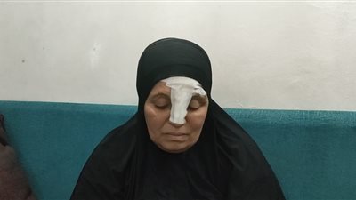 عقوق الأبناء.. ابن يعتدي على والدته المسنة في الجيزة بسبب الميراث | فيديو