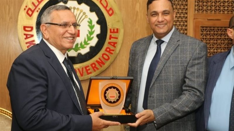 رئيس الوفد ومحافظ