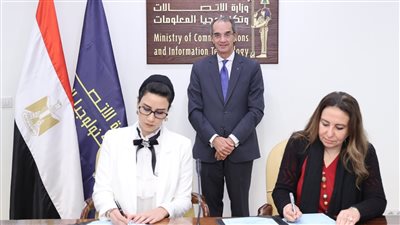 وزير الاتصالات يشهد توقيع بروتوكول تعاون لتنفيذ مبادرة حياة كريمة رقمية