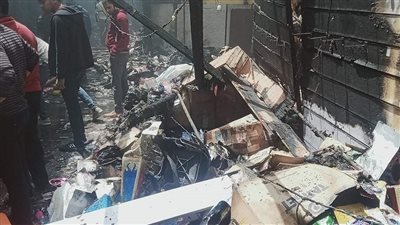 إخلاء عقارين بسبب حريق سوق المنشية بالإسكندرية