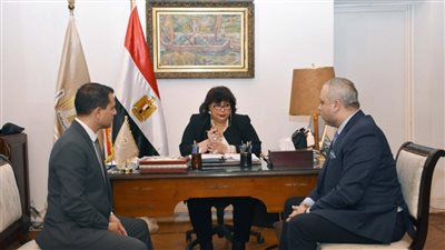 إيناس عبد الدايم تجتمع برئيس قصور الثقافة لإطلاق مشروع سينما الشعب 