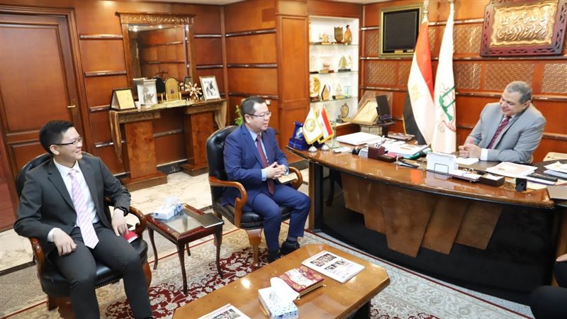 وزير القوي العاملة