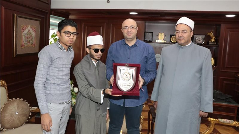 محافظ بني سويف يستقبل