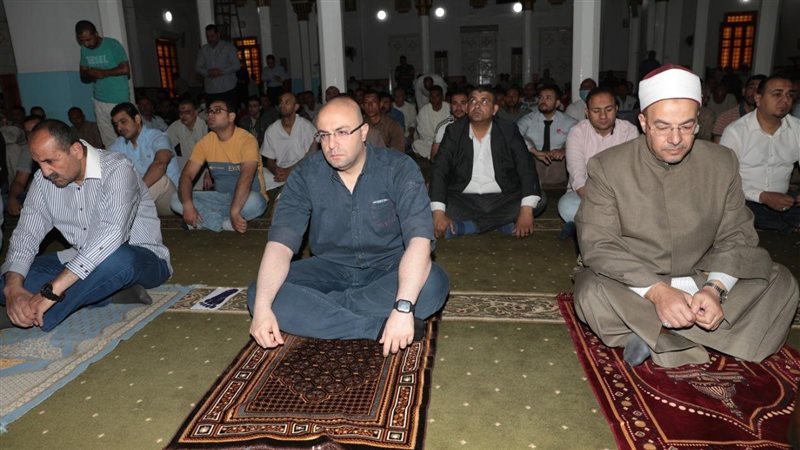 محافظ بني سويف يؤدي