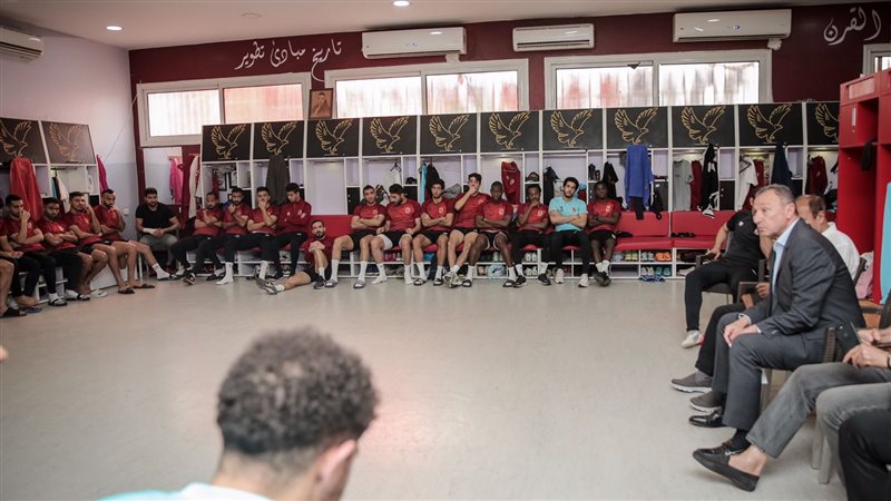 محمود الخطيب مع لاعبي