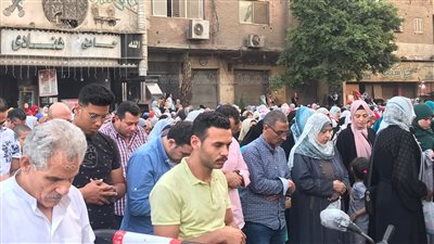 المئات يؤدون صلاة العيد بساحة الوراق | فيديو