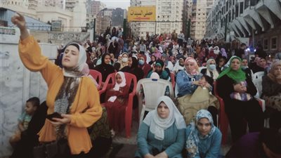 إقبال كبير من السيدات والفتيات للمشاركة في صلاة عيد الفطر بالإسكندرية | صور 
