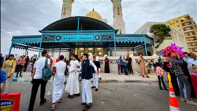 بث مباشر.. صلاة العيد وفرحة الأطفال من مسجد العوام بكورنيش مطروح