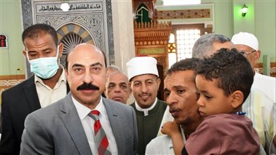 سيلفي مع محافظ أسوان..
