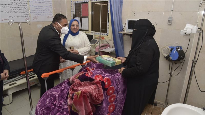 محافظ مطروح يزور