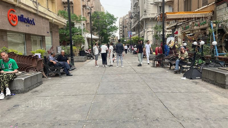 احتفال الشباب بالعيد