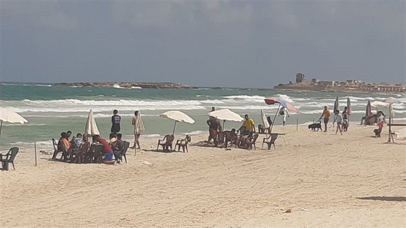إقبال متوسط على شواطئ