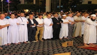 تفسير رؤية إمام المسجد في المنام وعلاقتها بتحسن العلاقة الزوجية والعائلية 