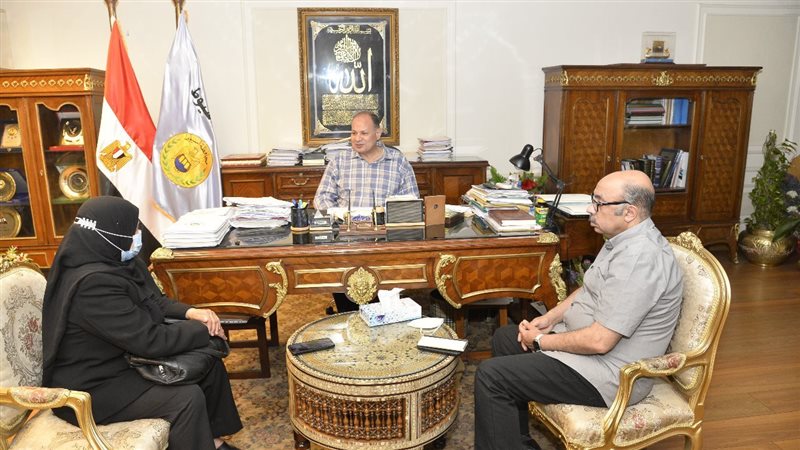 اجتماع محافظ أسيوط