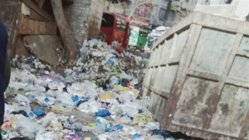 انتشار تلال القمامة