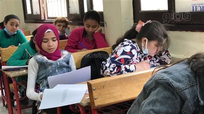 من داخل اللجان.. طلاب رابعة ابتدائي يؤدون امتحان اللغة العربية | فيديو وصور 