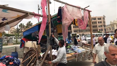 حملة لإزالة التعديات في ميدان محطة مصر وسط الإسكندرية 