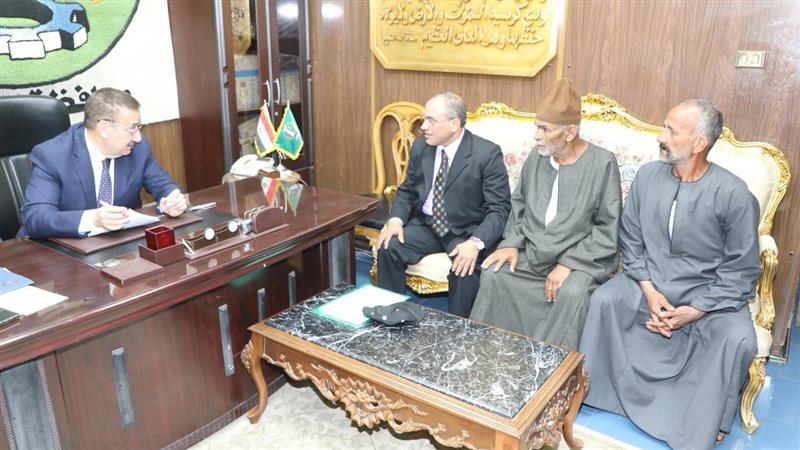 محافظ المنوفية مع