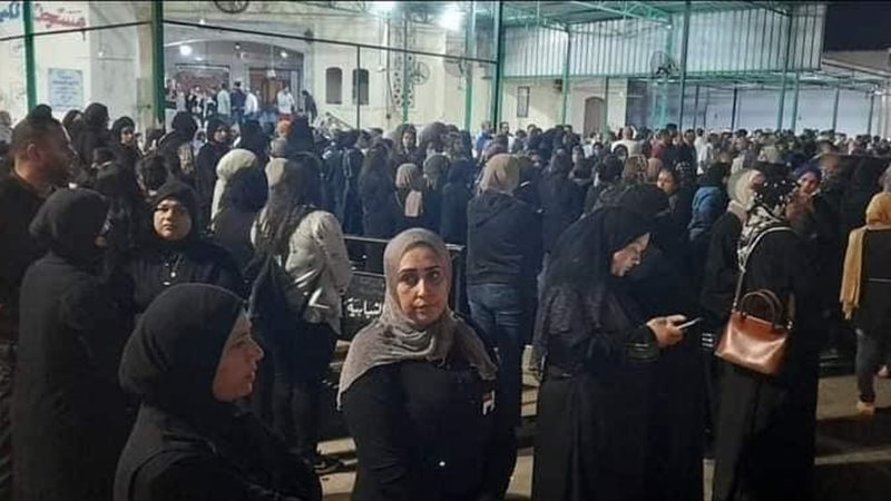 الآلاف يشيعون جثامني