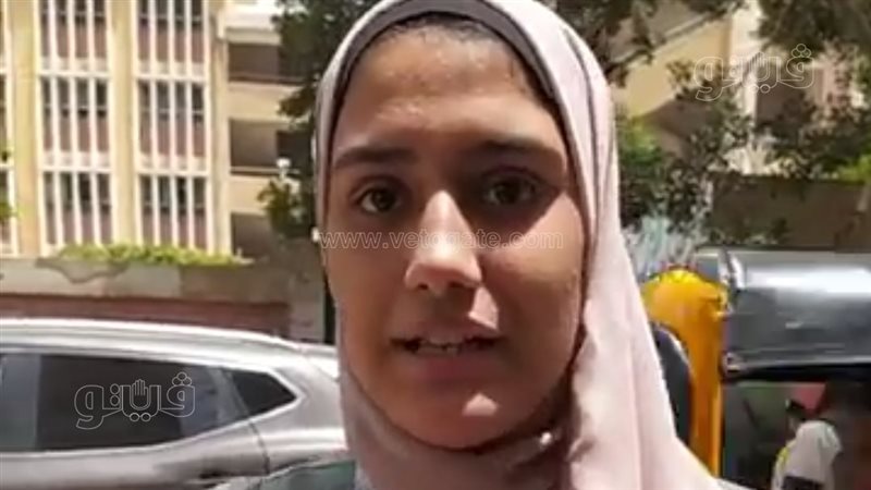 طالبة ثانية ثانوي