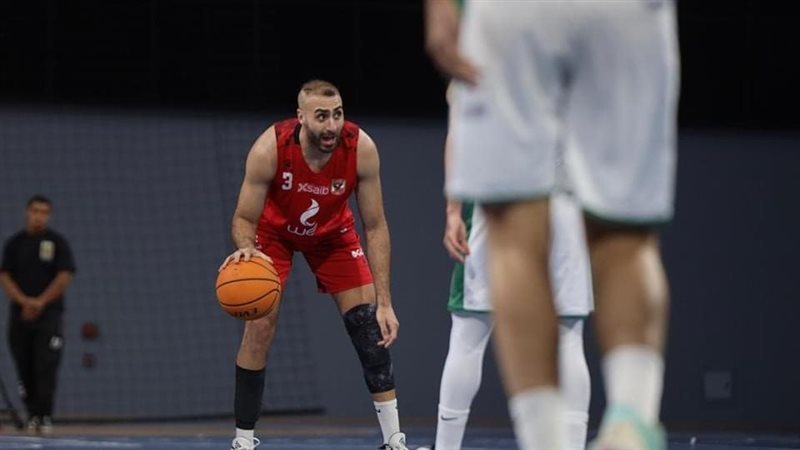 عمرو عزب لاعب رجال