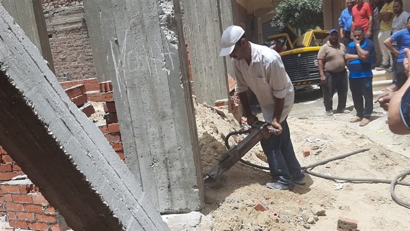 جانب من أعمال الإزالة