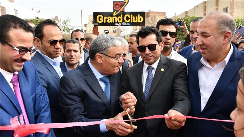 وزير الرياضة يتفقد