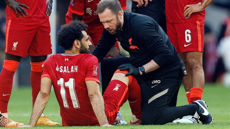 لحظة إصابة محمد صلاح