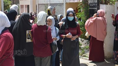 طلاب الشهادة الإعدادية بالجيزة يؤدون امتحان مادتي الجبر والإحصاء والتربية الفنية