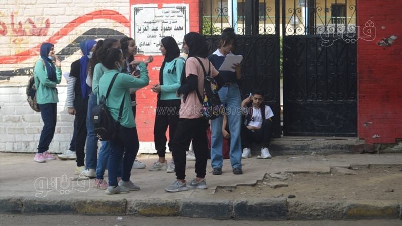 طلاب الشهادة الإعدادية