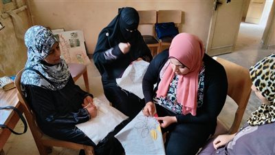 تدريب سيدات 20 محافظة على الحرف اليدوية والتراثية ضمن مبادرة حياة كريمة