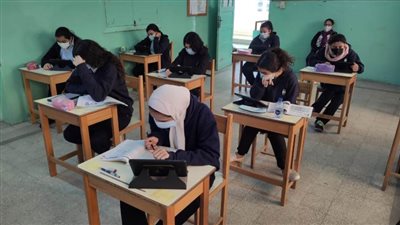 99.98 % من طلاب الصف الثانى الثانوى أدوا امتحان 
