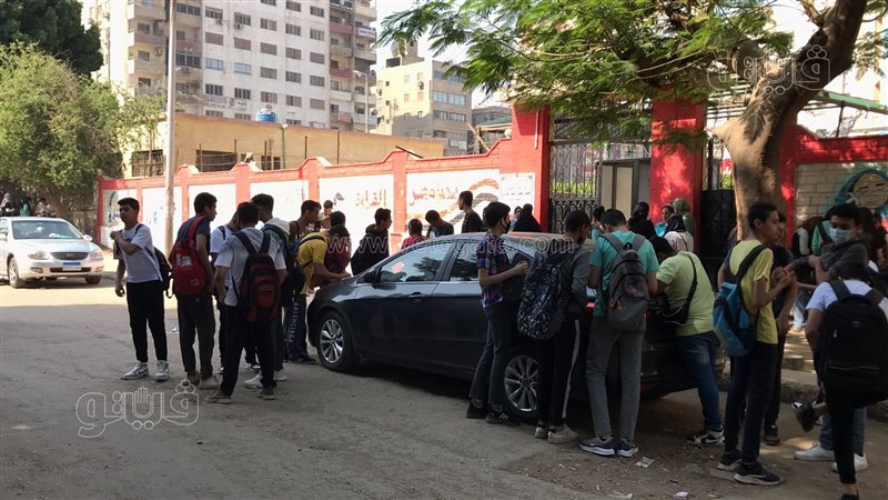 طلاب الشهادة الإعدادية