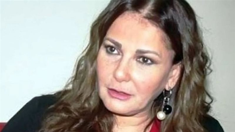 الفنانة آثار الحكيم