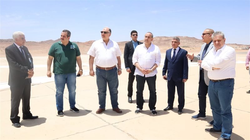 وزير الطيران يتفقد