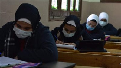 تداول أسئلة وإجابات امتحان الأحياء لأولى ثانوي.. والتعليم تحقق