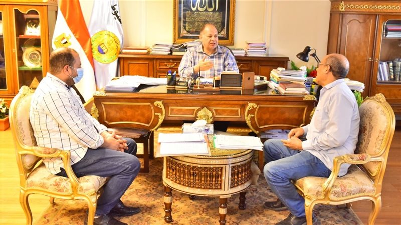 اجتماع محافظ أسيوط