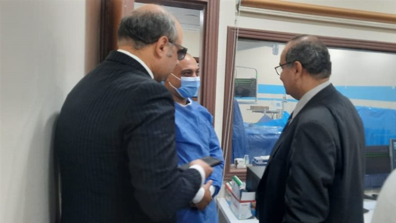 مجازاة 3 أطباء لتأخيرهم