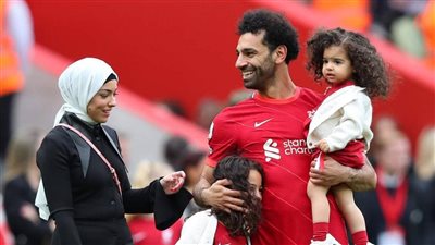 محمد كمال خبير الموضة: إطلالة زوجة محمد صلاح مناسبة لشخصيتها المحافظة