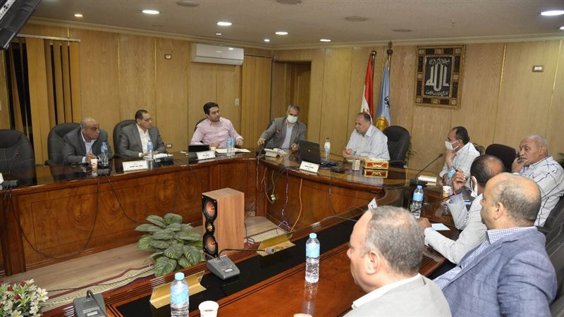 اجتماع محافظ أسيوط