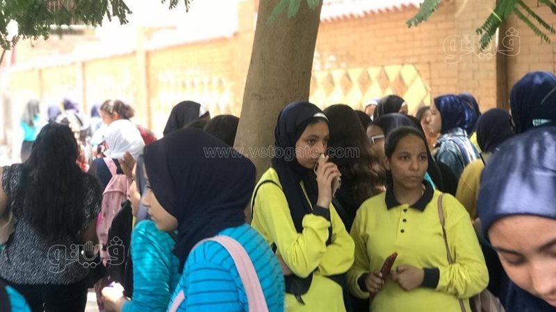 طالبات أولى ثانوي