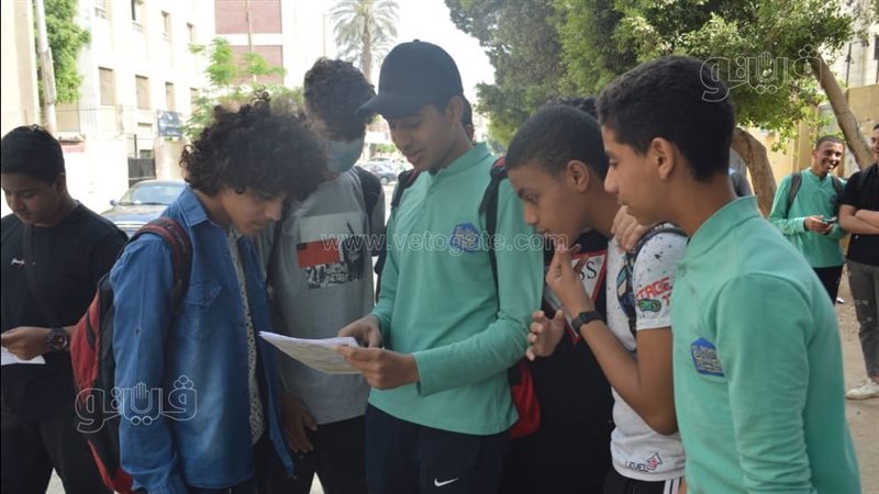 طلاب الشهادة الإعدادية