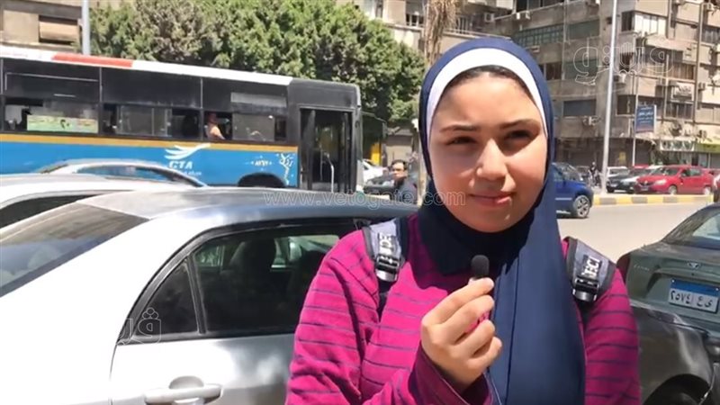 طالبة ثانية ثانوي