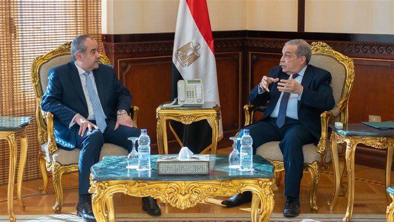 وزير الطيران خلال