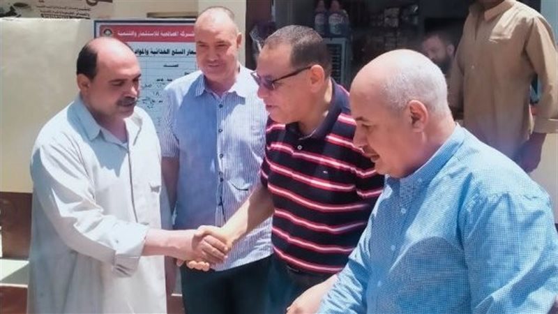 المحافظ بين الباعة