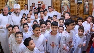 الأنبا مرقوريوس يرسم شمامسة جدد بإيبارشية جرجا