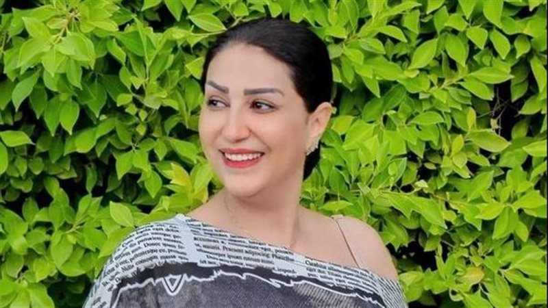 الفنانة وفاء عامر